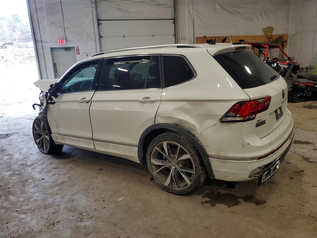 2024 VOLKSWAGEN TIGUAN SEL R-LINE BLACK — Фото 2 из 14