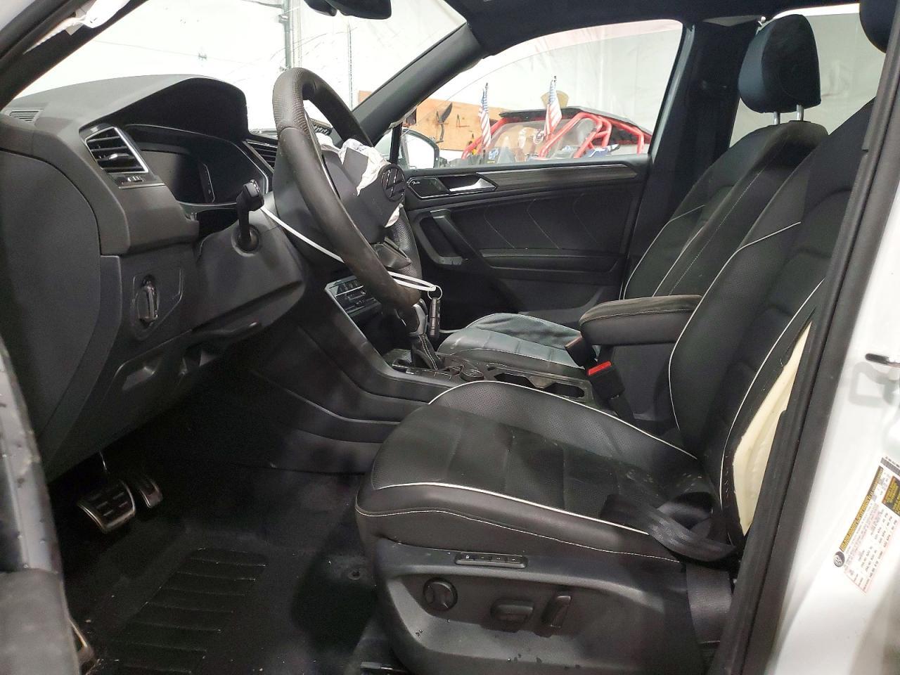 2024 VOLKSWAGEN TIGUAN SEL R-LINE BLACK — Фото 7 из 14