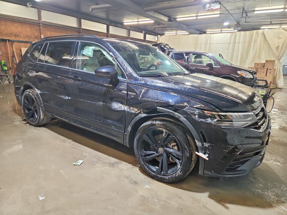 2024 VOLKSWAGEN TIGUAN SE R-LINE BLACK — Фото 4 из 13