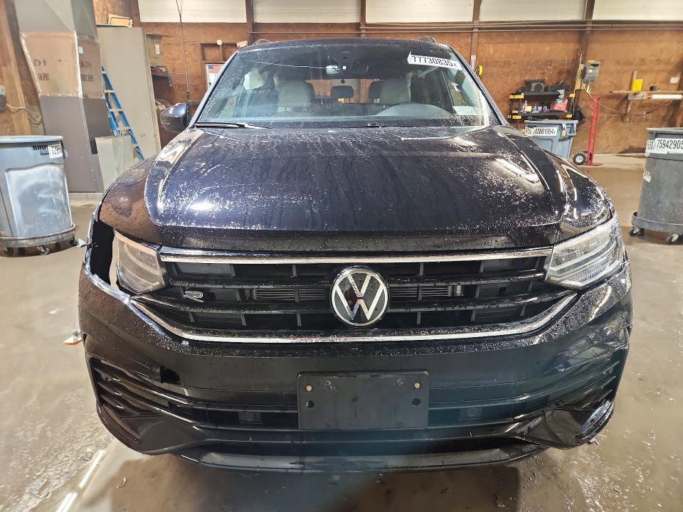 2024 VOLKSWAGEN TIGUAN SE R-LINE BLACK — Фото 5 из 13