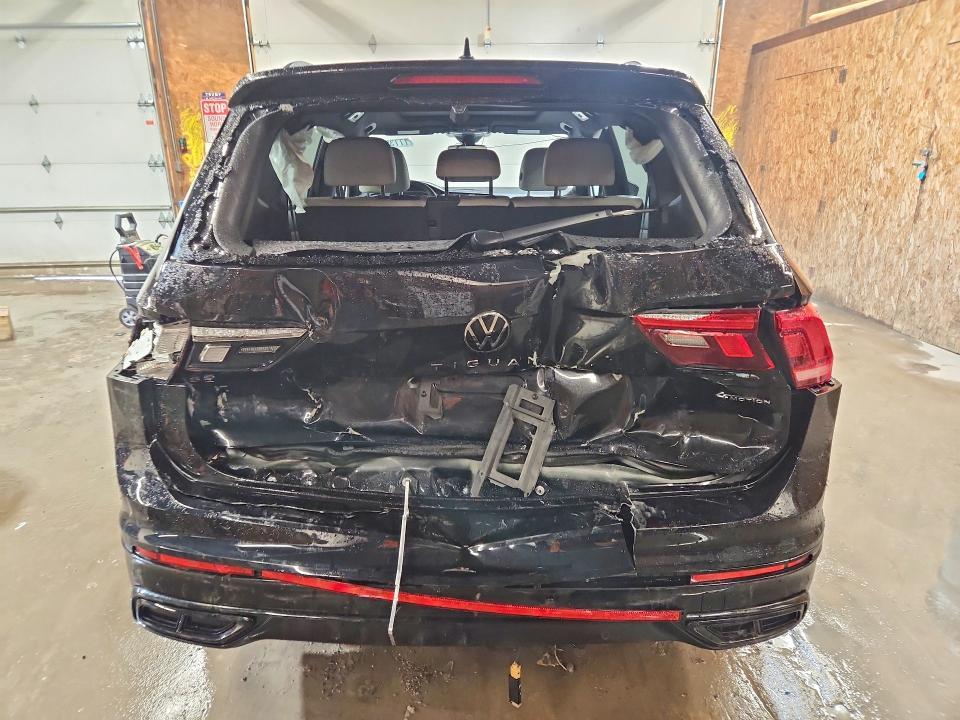 2024 VOLKSWAGEN TIGUAN SE R-LINE BLACK — Фото 6 из 13