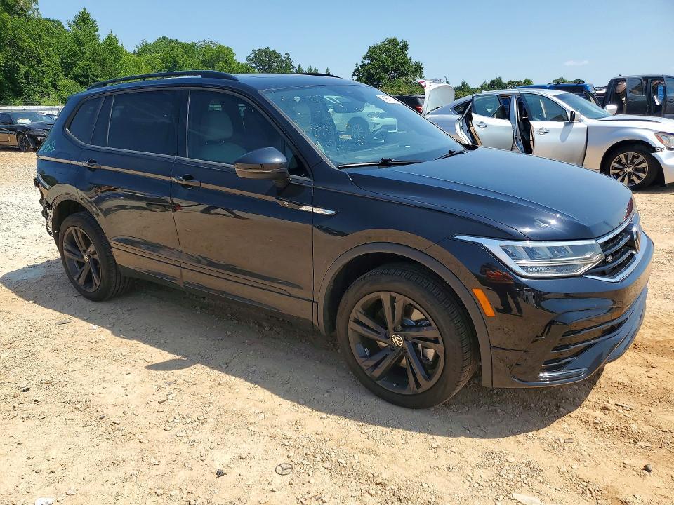 2024 VOLKSWAGEN TIGUAN SE R-LINE BLACK — Фото 4 из 14
