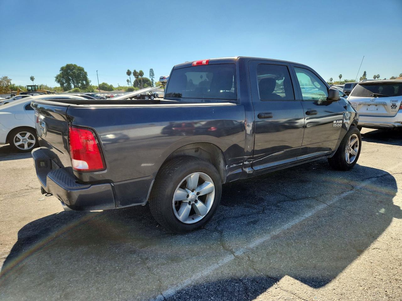 2015 RAM 1500 ST — Фото 3 из 12