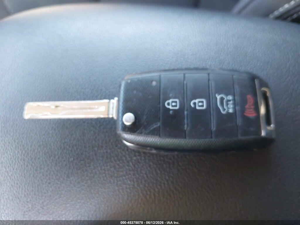 KNDJN2A22F7122747 2015 KIA SOUL photo no. 11