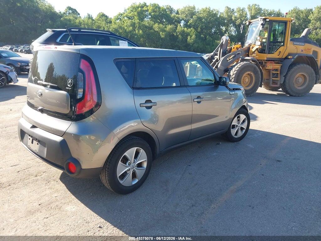 KNDJN2A22F7122747 2015 KIA SOUL photo no. 4