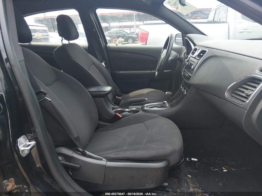 1C3CCBAB2EN205303 2014 CHRYSLER 200 photo no. 5