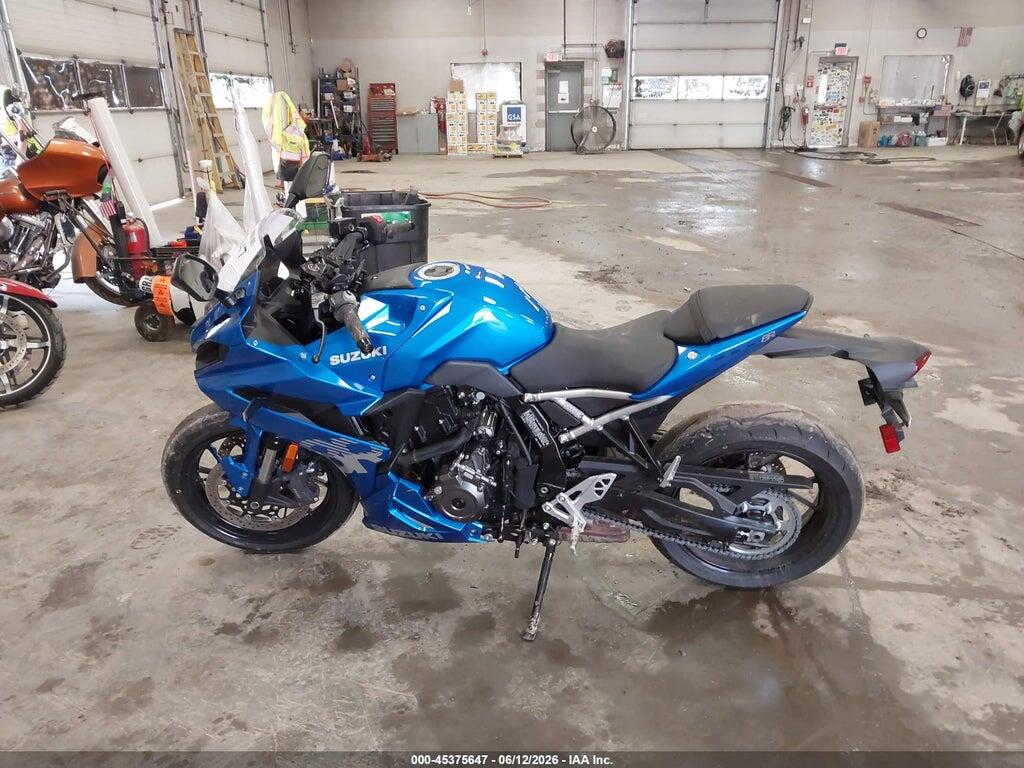 JS1EM13B5T7100453 2026 SUZUKI GSX800 photo no. 12
