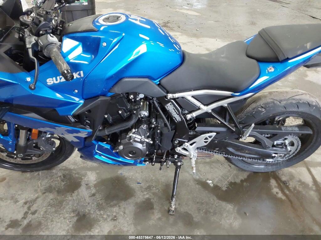 JS1EM13B5T7100453 2026 SUZUKI GSX800 photo no. 9