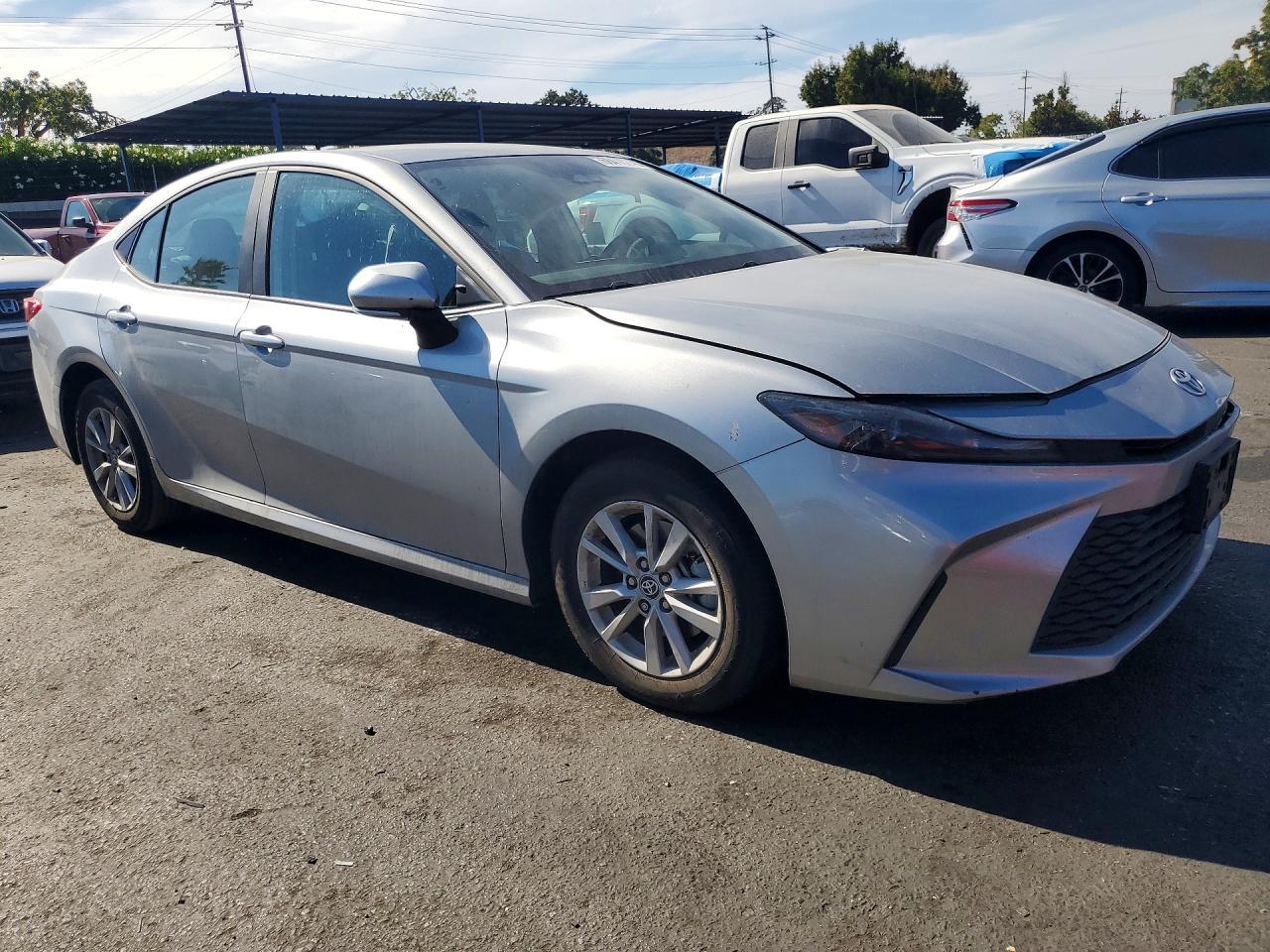 2025 TOYOTA CAMRY LE — Фото 4 из 12