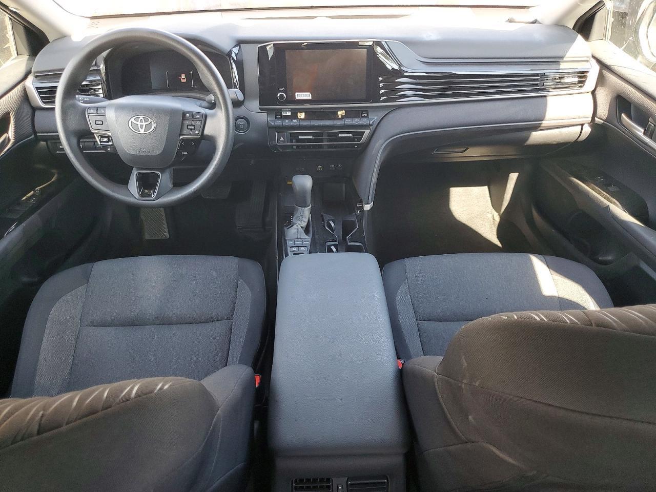 2025 TOYOTA CAMRY LE — Фото 8 из 12