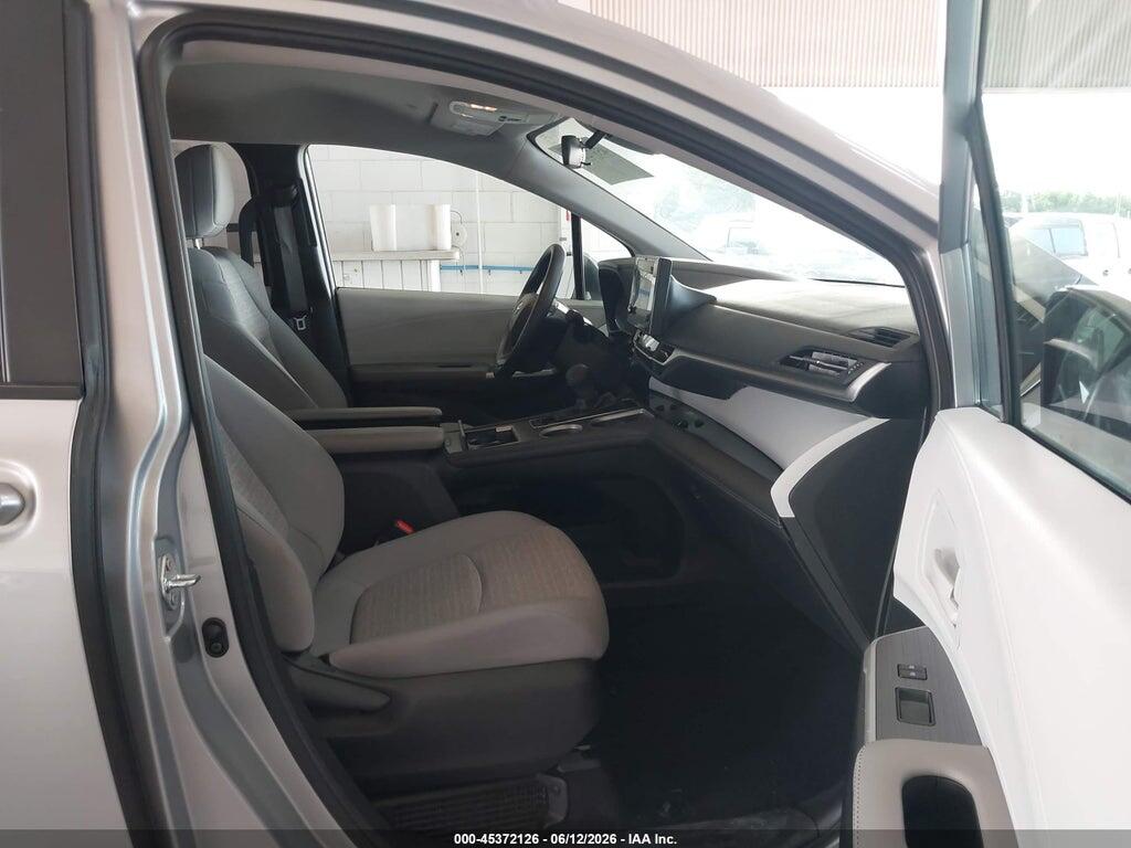 5TDKRKECXSS260144 2025 TOYOTA SIENNA photo no. 5