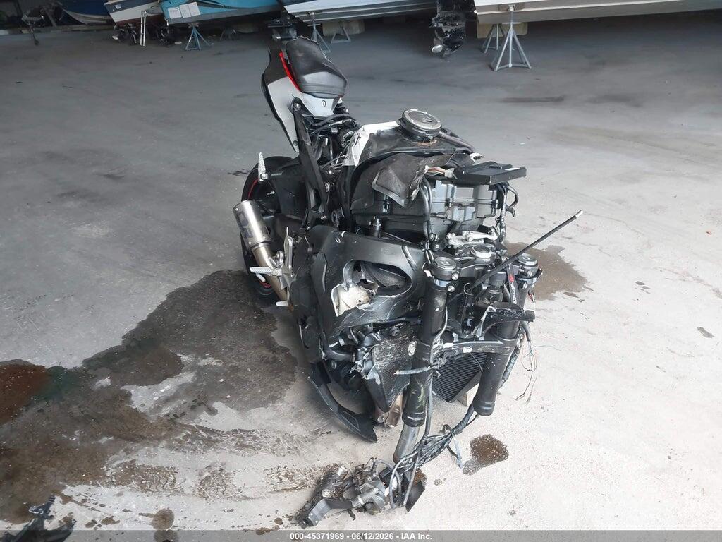 JH2SC7756HK000618 2017 HONDA CBR1000 photo no. 1