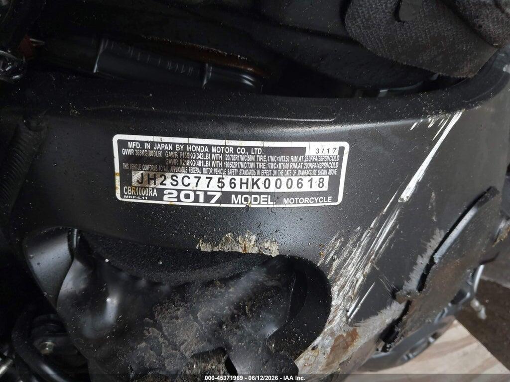 JH2SC7756HK000618 2017 HONDA CBR1000 photo no. 10