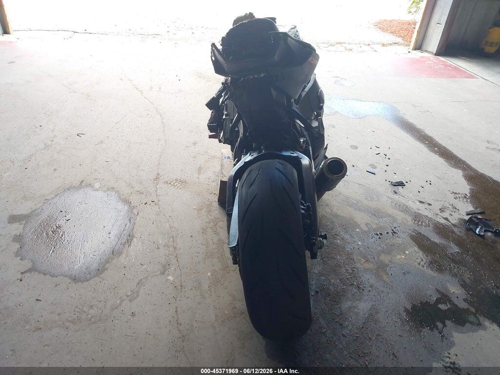 JH2SC7756HK000618 2017 HONDA CBR1000 photo no. 6