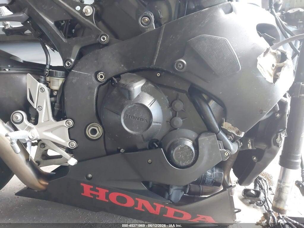 JH2SC7756HK000618 2017 HONDA CBR1000 photo no. 8