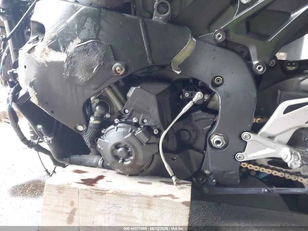 JH2SC7756HK000618 2017 HONDA CBR1000 photo no. 9