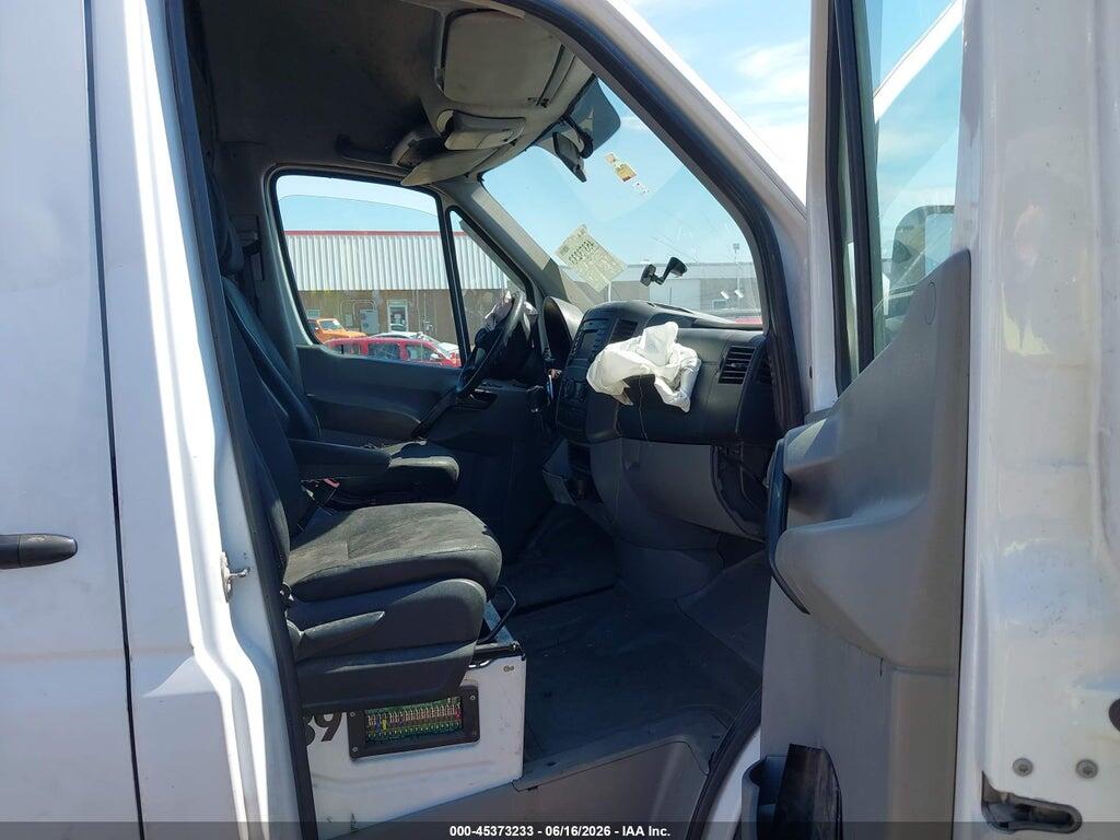 WDYPE8DC2E5857177 2014 FREIGHTLINER SPRINTER 2500 photo no. 5