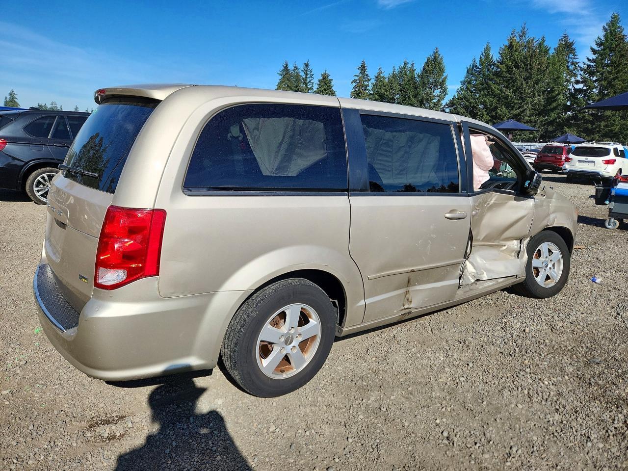 2013 DODGE GRAND CARAVAN SXT — Фото 3 из 13