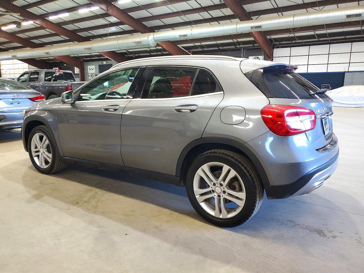 2015 MERCEDES-BENZ GLA 250 4MATIC — Фото 2 из 13