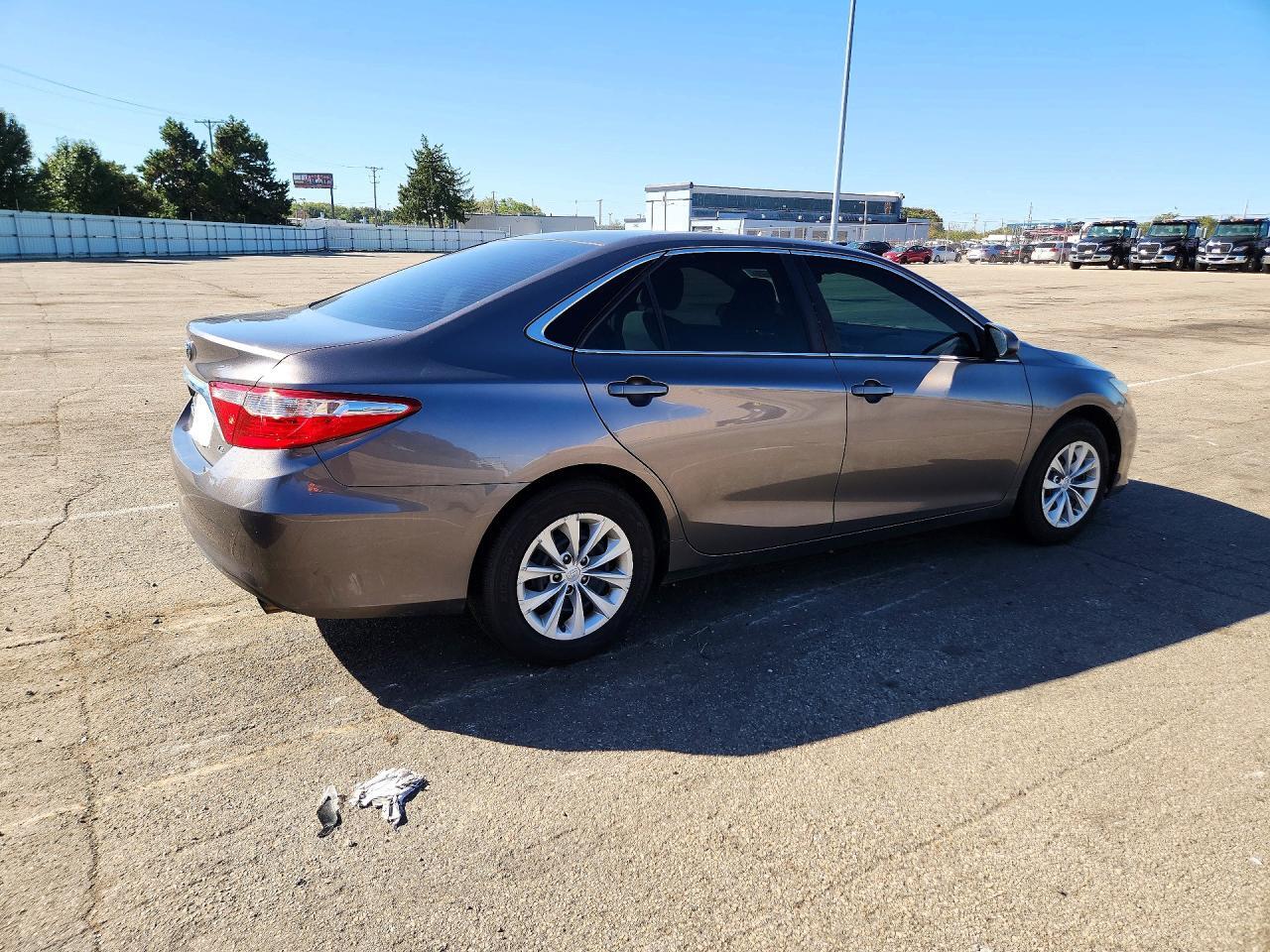 2015 TOYOTA CAMRY LE — Фото 3 из 12