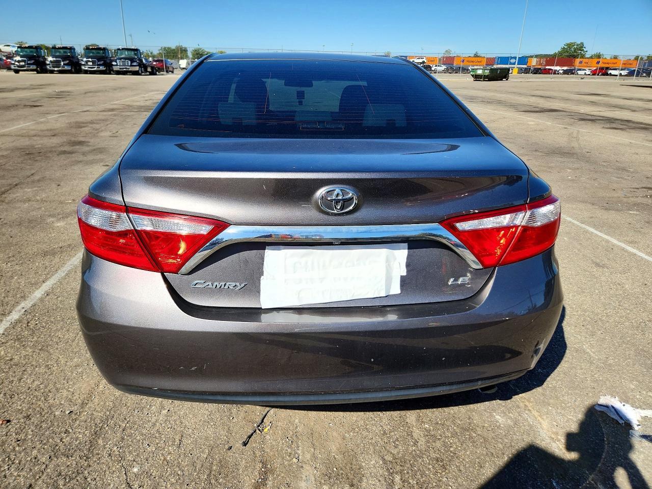 2015 TOYOTA CAMRY LE — Фото 6 из 12