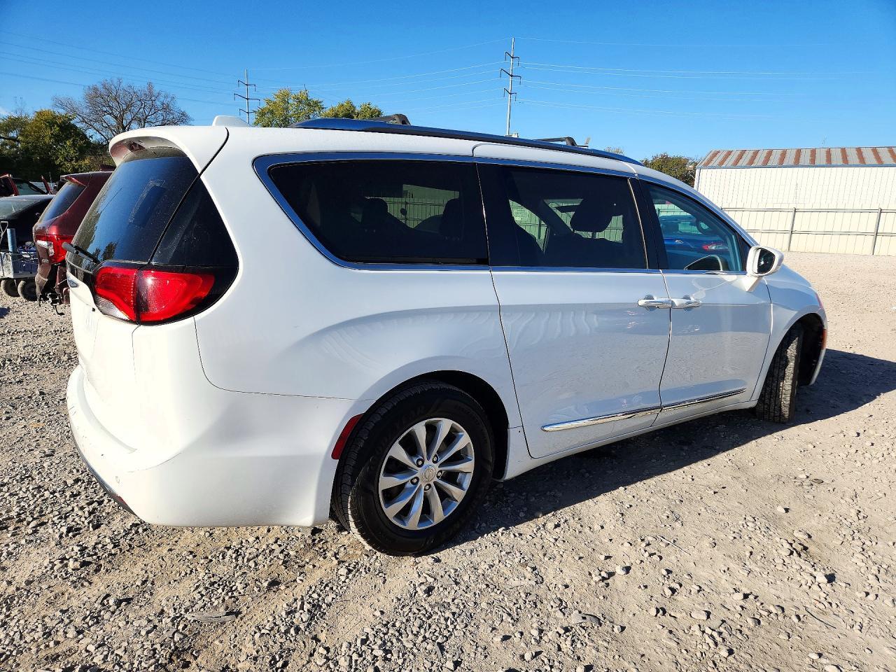 2019 CHRYSLER PACIFICA TOURING L — Фото 3 из 13