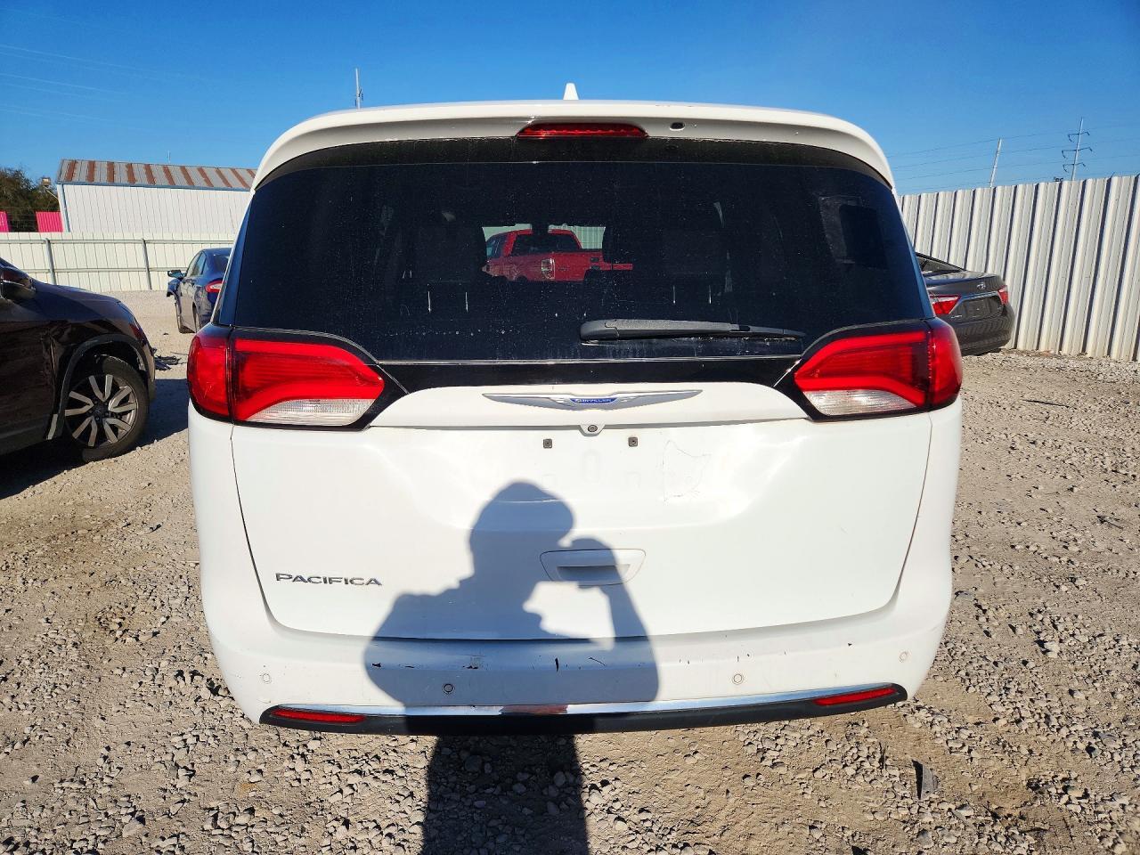 2019 CHRYSLER PACIFICA TOURING L — Фото 6 из 13