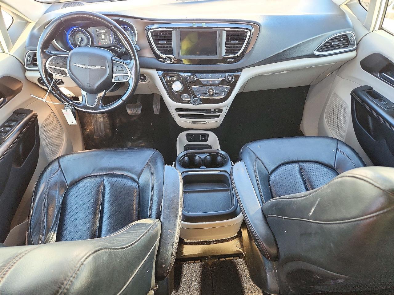 2019 CHRYSLER PACIFICA TOURING L — Фото 8 из 13