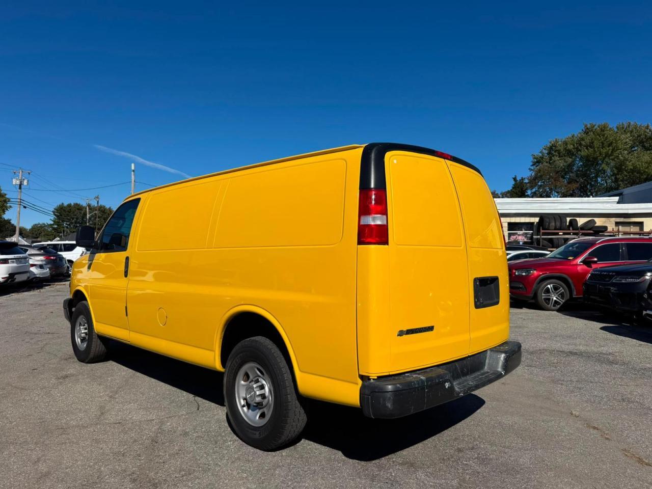 2021 CHEVROLET EXPRESS G2500 — Фото 3 из 10