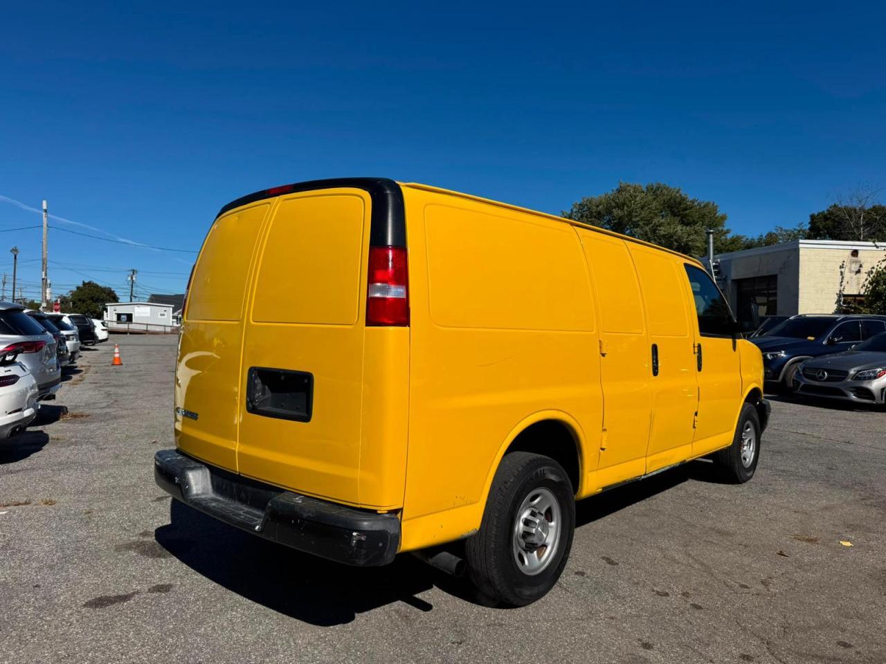 2021 CHEVROLET EXPRESS G2500 — Фото 4 из 10