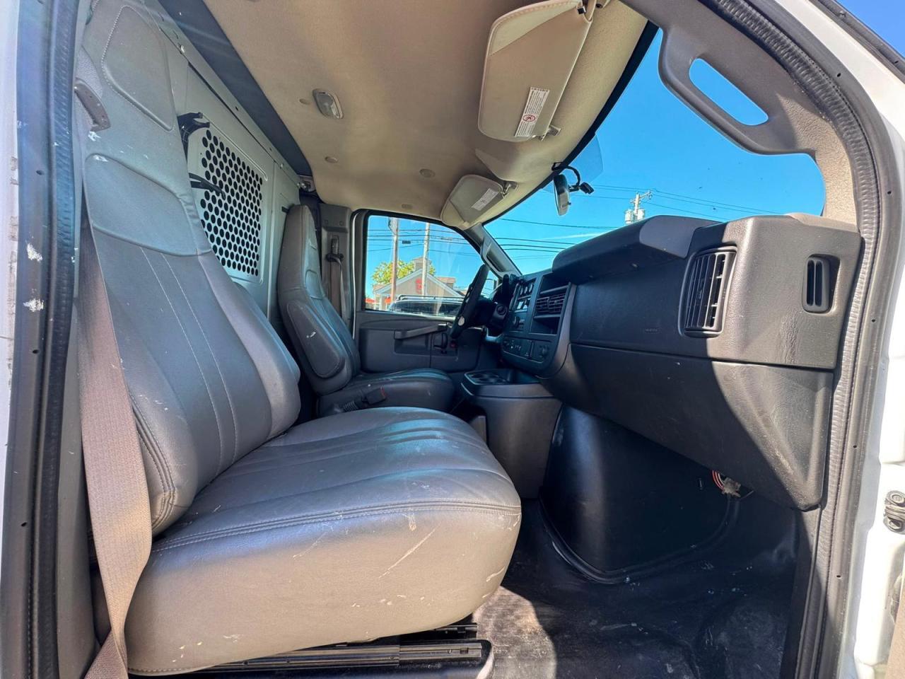 2021 CHEVROLET EXPRESS G2500 — Фото 5 из 10