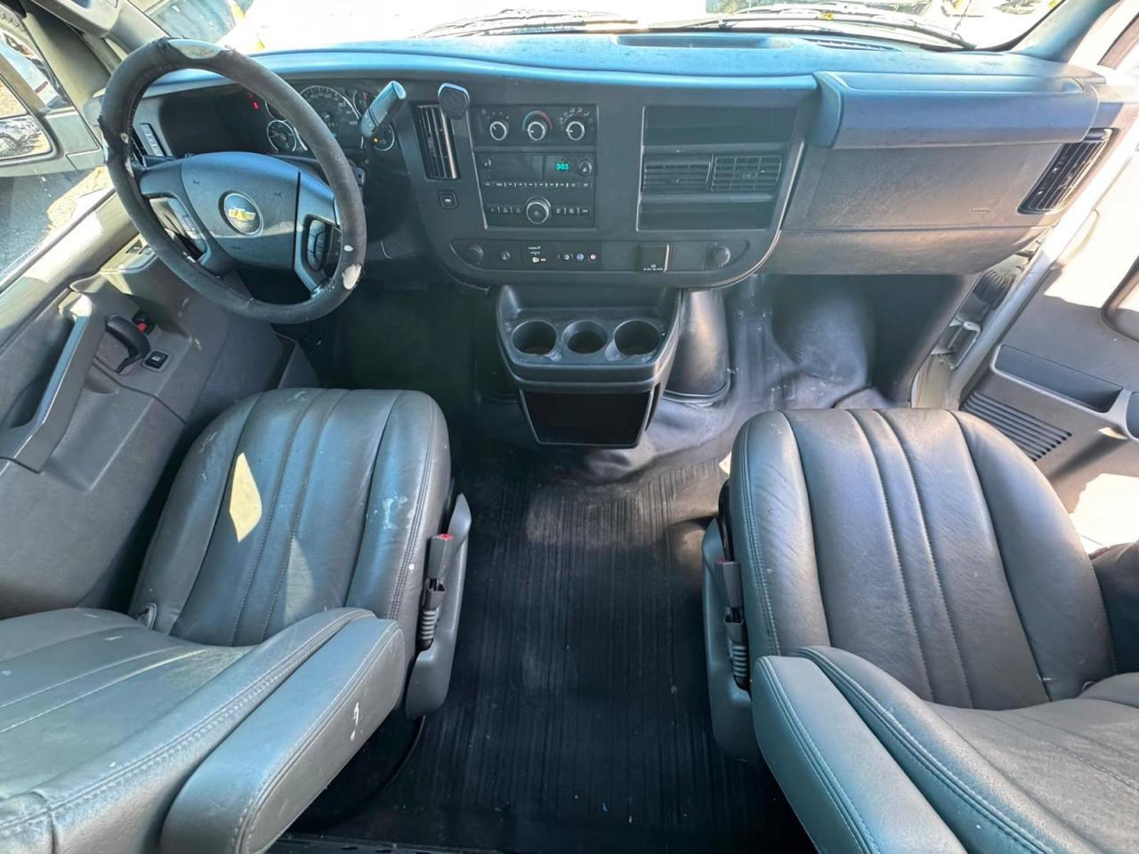 2021 CHEVROLET EXPRESS G2500 — Фото 9 из 10