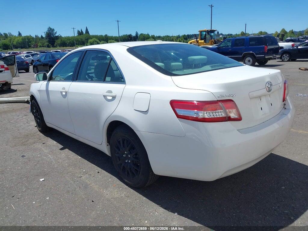4T1BF3EK4BU588141 2011 TOYOTA CAMRY photo no. 3