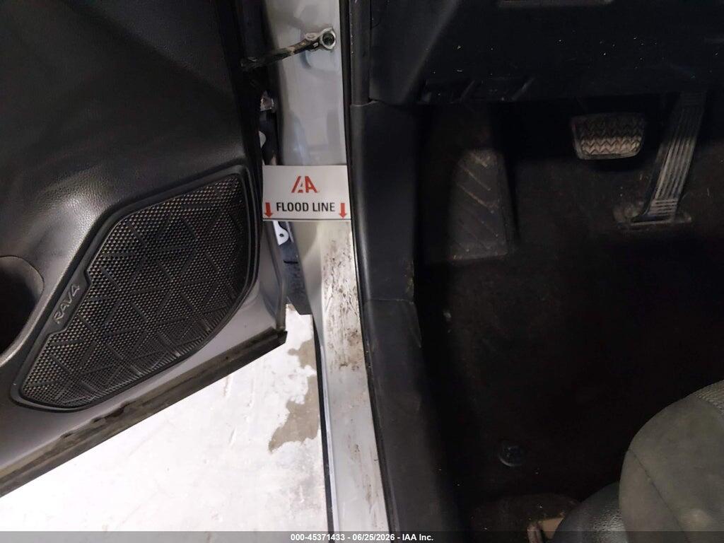 2T3G1RFVXKW072776 2019 TOYOTA RAV4 photo no. 6