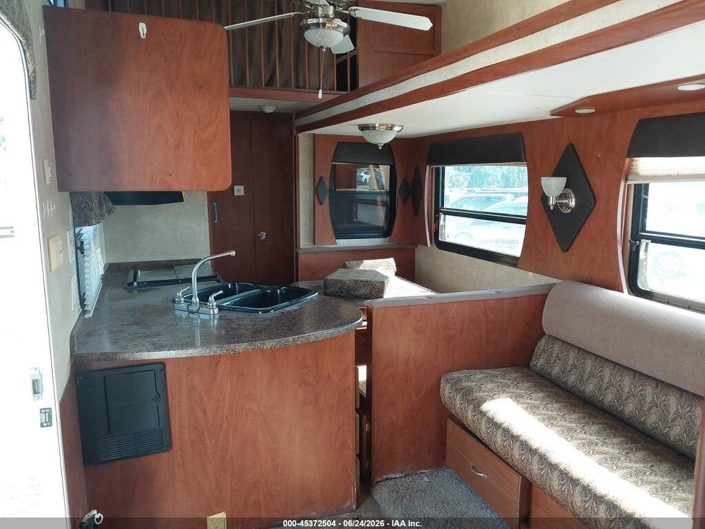 521BT3327DP015657 2013 RIVERSIDE 30LOFT photo no. 5