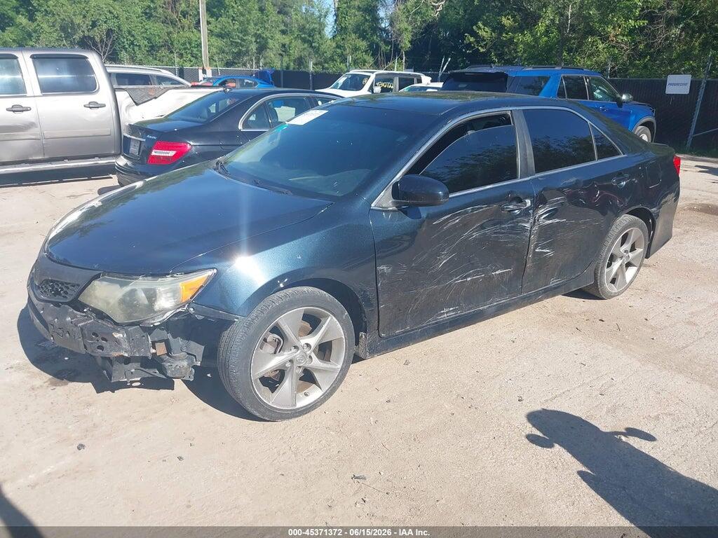 4T1BF1FK2EU457099 2014 TOYOTA CAMRY photo no. 2