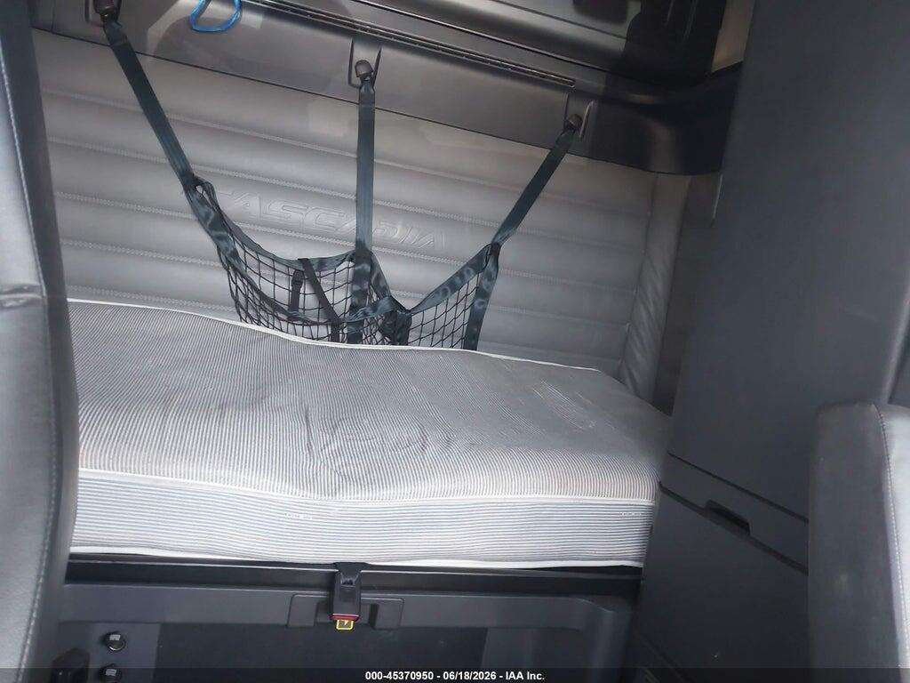 3AKJHHFG9RSUR4593 2024 FREIGHTLINER NEW CASCADIA 126 photo no. 7