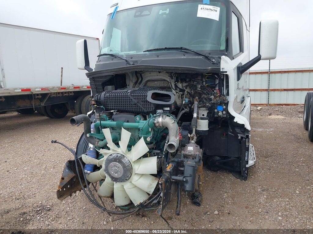 4V4BC9EH7TN700631 2026 VOLVO NEW VNL photo no. 10