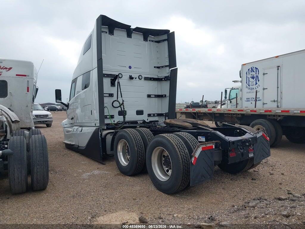 4V4BC9EH7TN700631 2026 VOLVO NEW VNL photo no. 3