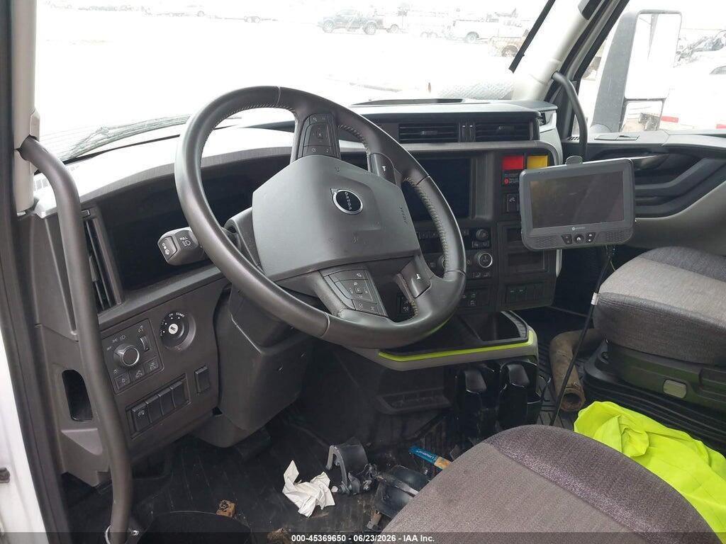 4V4BC9EH7TN700631 2026 VOLVO NEW VNL photo no. 6
