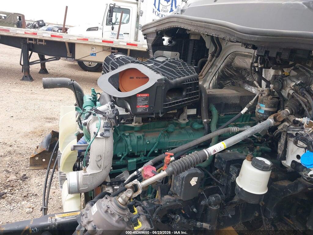 4V4BC9EH7TN700631 2026 VOLVO NEW VNL photo no. 9