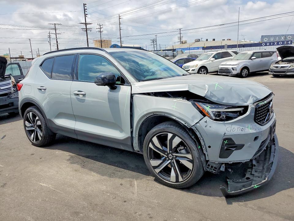 2024 VOLVO XC40 PLUS — Фото 4 из 14
