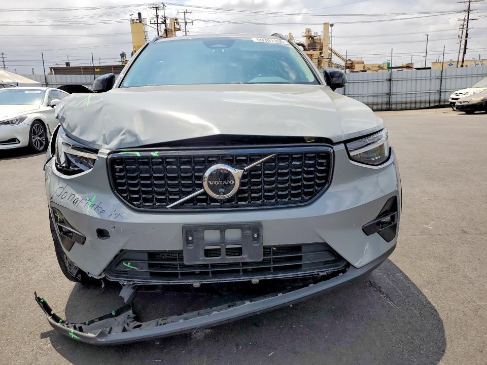 2024 VOLVO XC40 PLUS — Фото 5 из 14