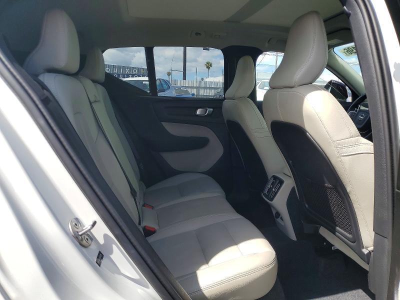 2024 VOLVO XC40 PLUS — Фото 11 из 13