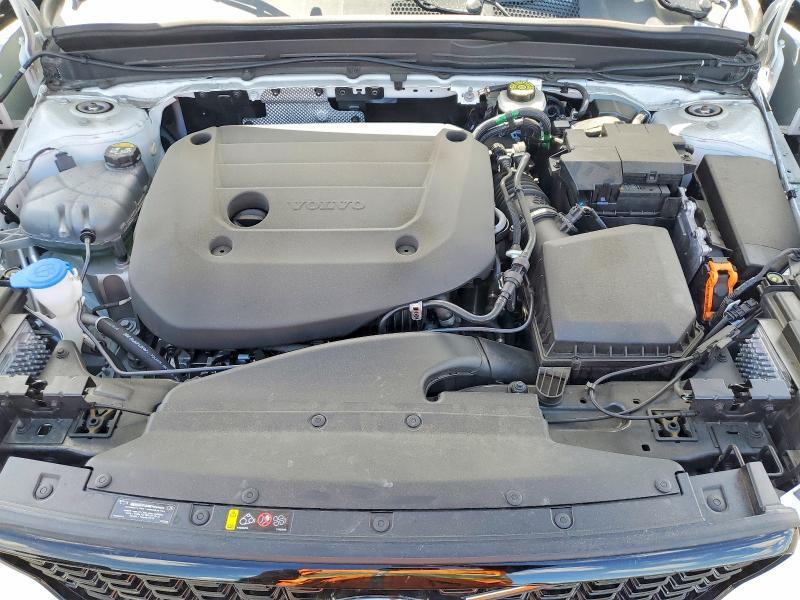 2024 VOLVO XC40 PLUS — Фото 12 из 13