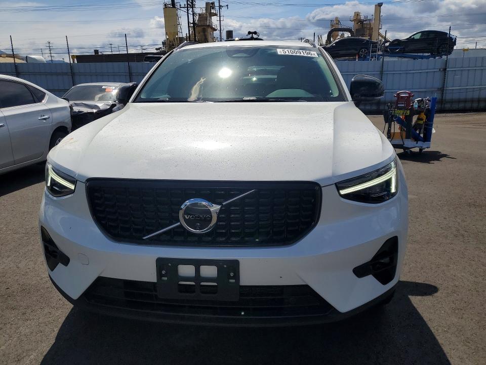 2024 VOLVO XC40 PLUS — Фото 5 из 13