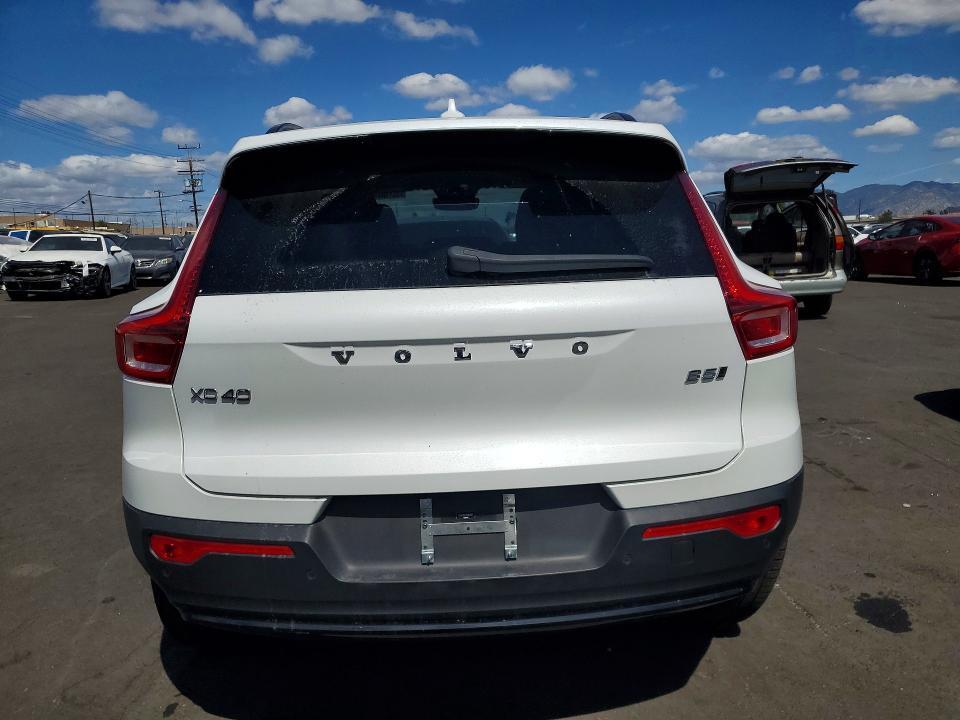 2024 VOLVO XC40 PLUS — Фото 6 из 13
