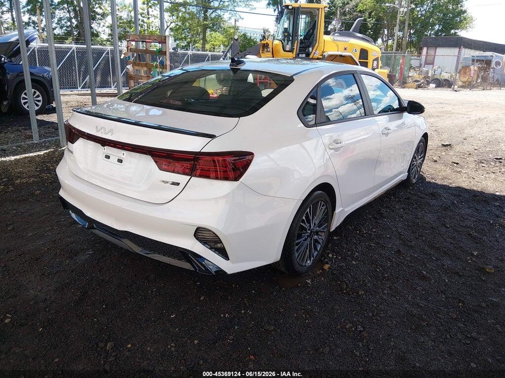 3KPF54AD8NE494319 2022 KIA FORTE photo no. 4