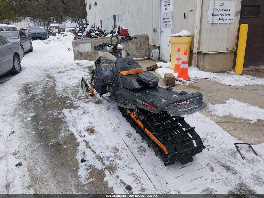 2BPSCGRCXRV000037 2024 SKI-DOO SUMMIT X 850 photo no. 3