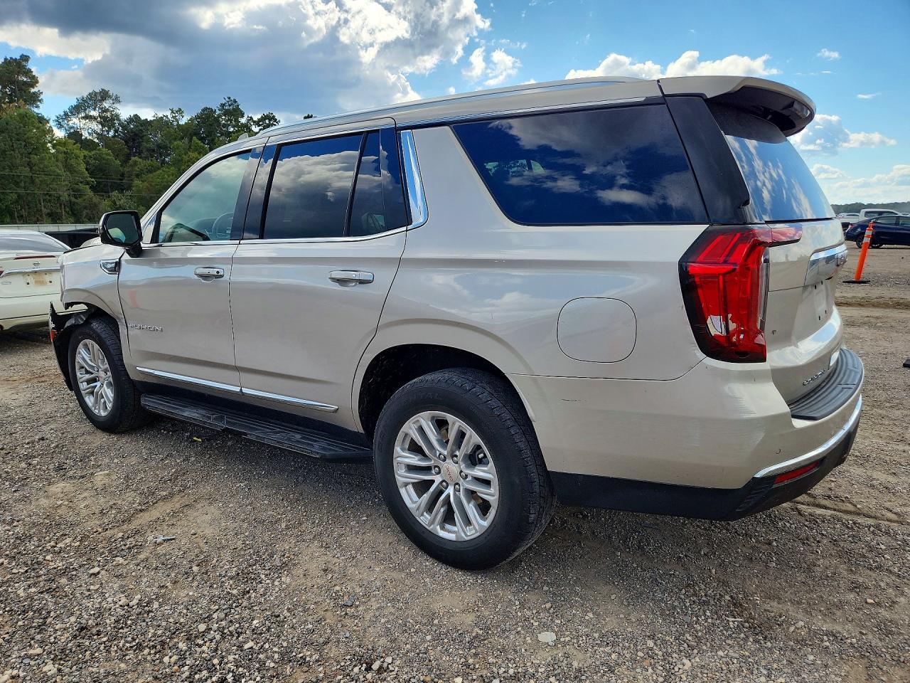 2024 GMC YUKON SLT — Фото 2 из 13